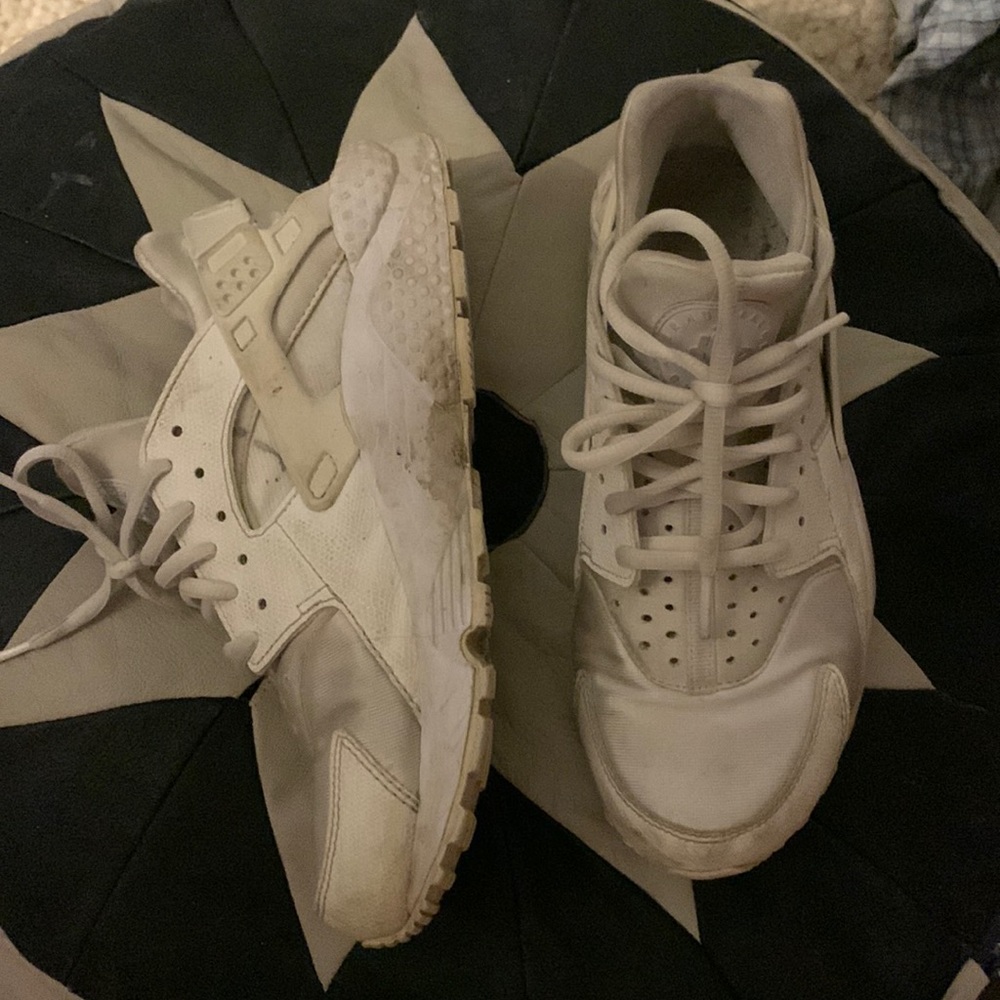 White Nike Huarache